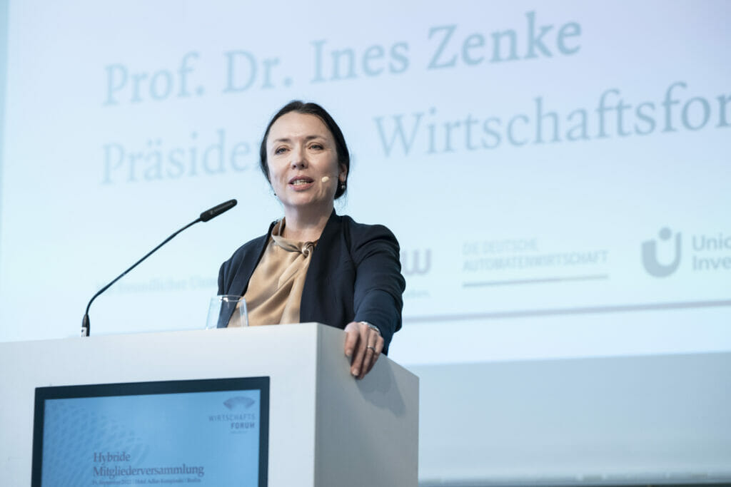 Verbandspräsidentin Prof. Dr. Ines Zenke bei der Mitgliederversammlung 2022