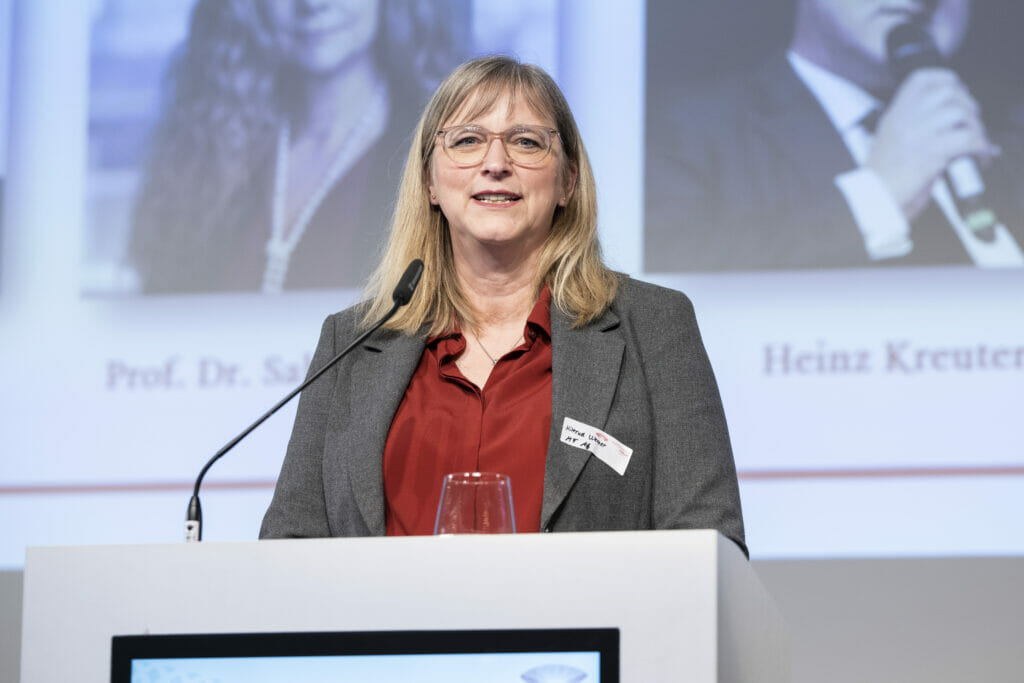 Hiltrud Dorothea Werner, Mitglied des Erweiterten Präsidiums, bei der Mitgliederversammlung 2022