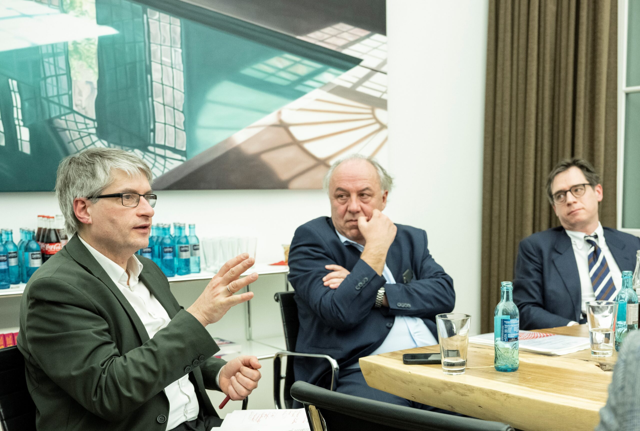 Im Gespräch: Sven Giegold, Staatssekretär BMWK, Verbandsvizepräsident Matthias Machnig und Prof. Dr. Stefan Thomas, Universität Tübingen (v.l.n.r.)