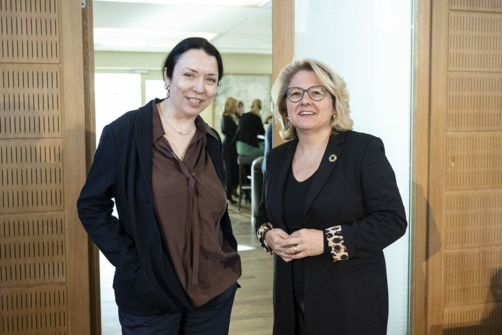 Verbandspräsidentin Prof. Dr. Ines Zenke und Bundesministerin Svenja Schulze, Gründerinnen des Netzwerks Women in Lead