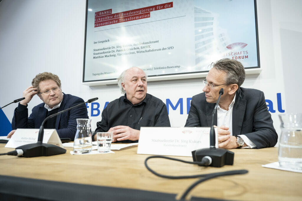 Verbandsvizepräsident Matthias Machnig im Gespräch mit den Staatssekretären Dr. Jörg Kukies und Dr. Patrick Graichen