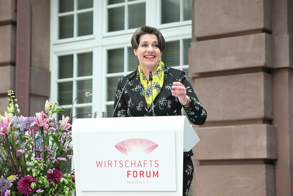 Laudatorin Susanne Fabry, Preisträgerin des WiForward 2022