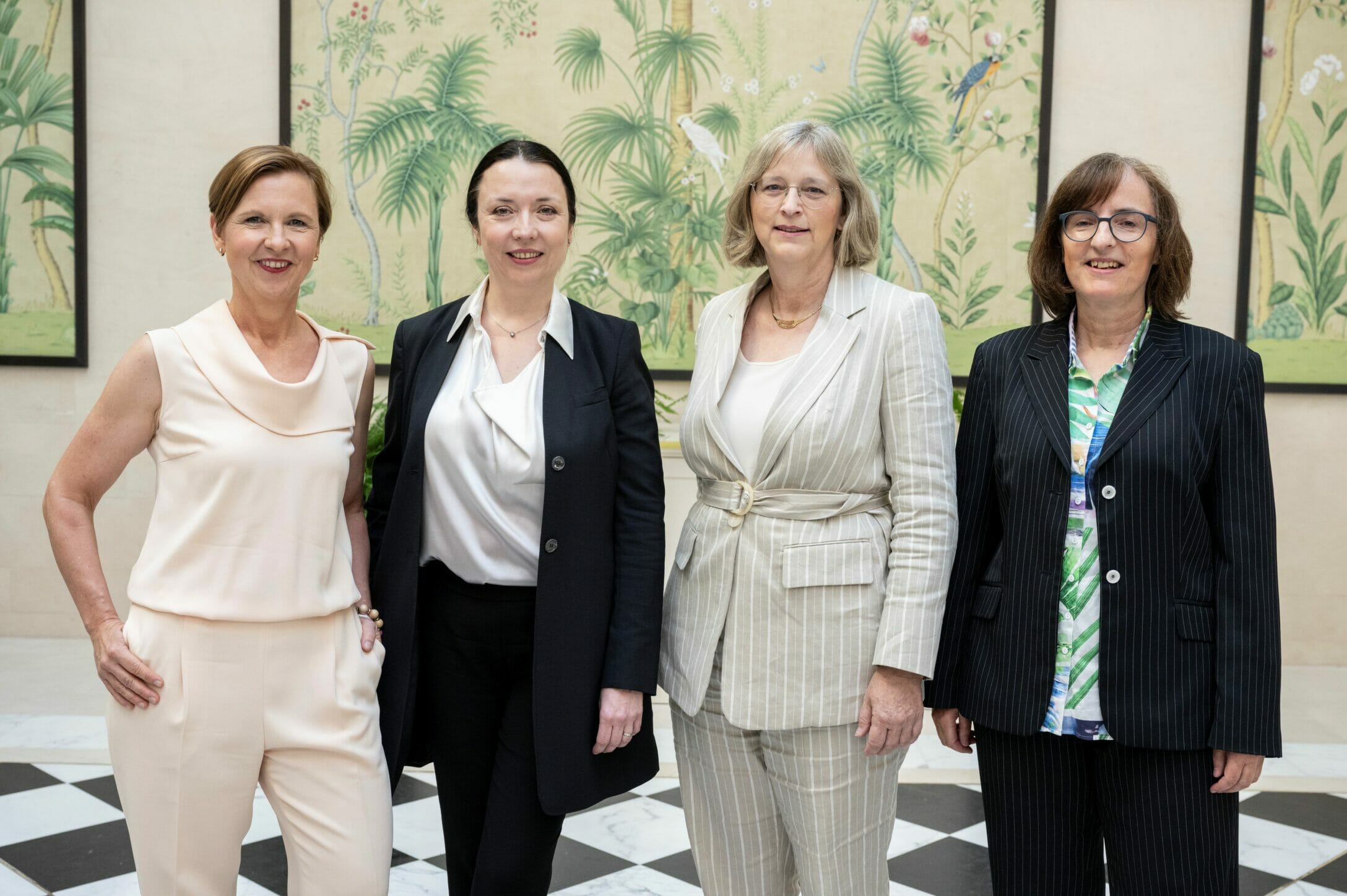Die Frauen im Erweiterten Präsidium des Wirtschaftsforums der SPD: Dr. Tanja Wielgoß, Prof. Dr. Ines Zenke, Hiltrud Dorothea Werner und Prof. Dr. Susanne Knorre (v.l.n.r.)