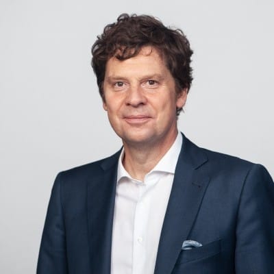 Dr. Timm Genett